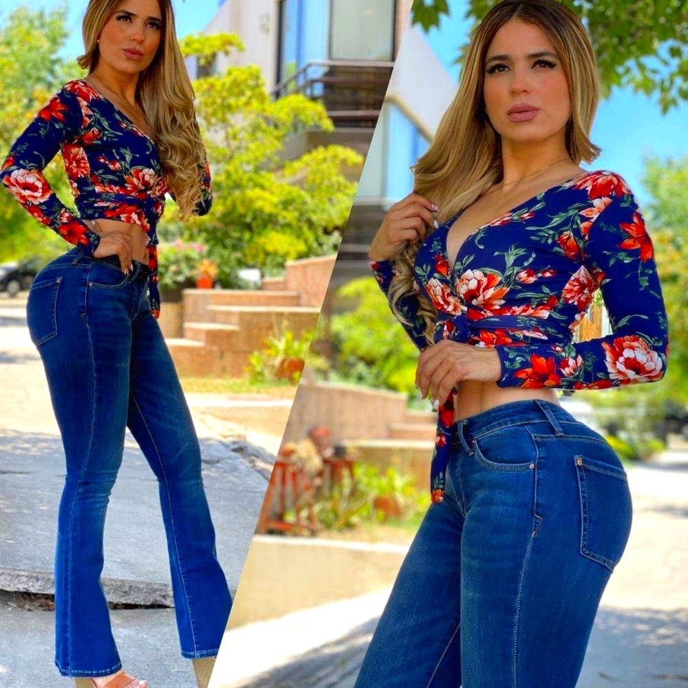 Longselve crop top shirt.